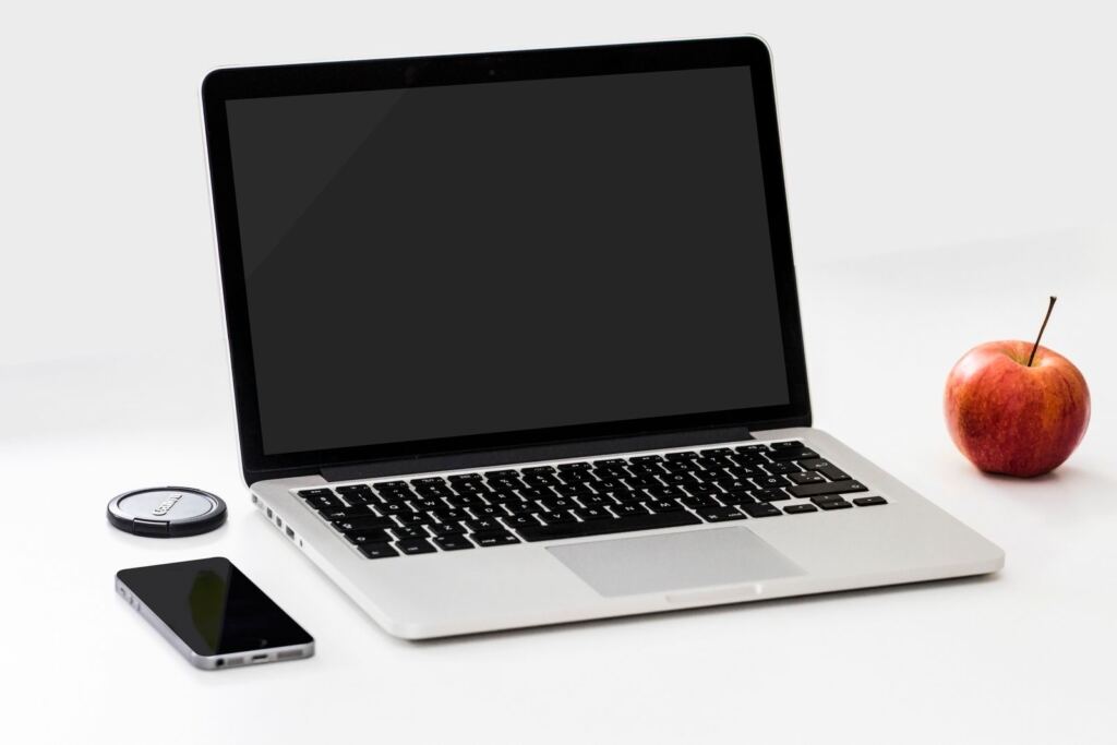 Laptop on a simple desk in natural light / راهنمای خرید لپتاپ ۲۰۲۶